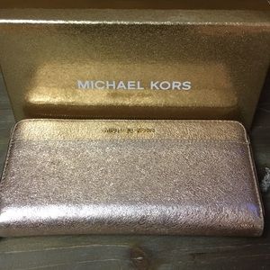 Michael Kors Rose Gold Wallet